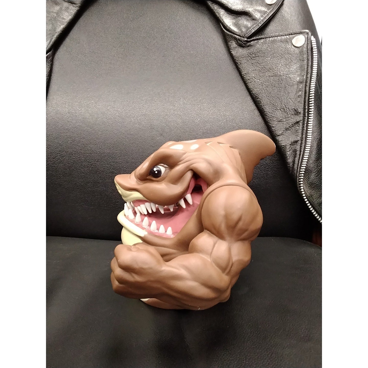 Playmates Street Sharks Shark Slammu Puppet Brown 1994