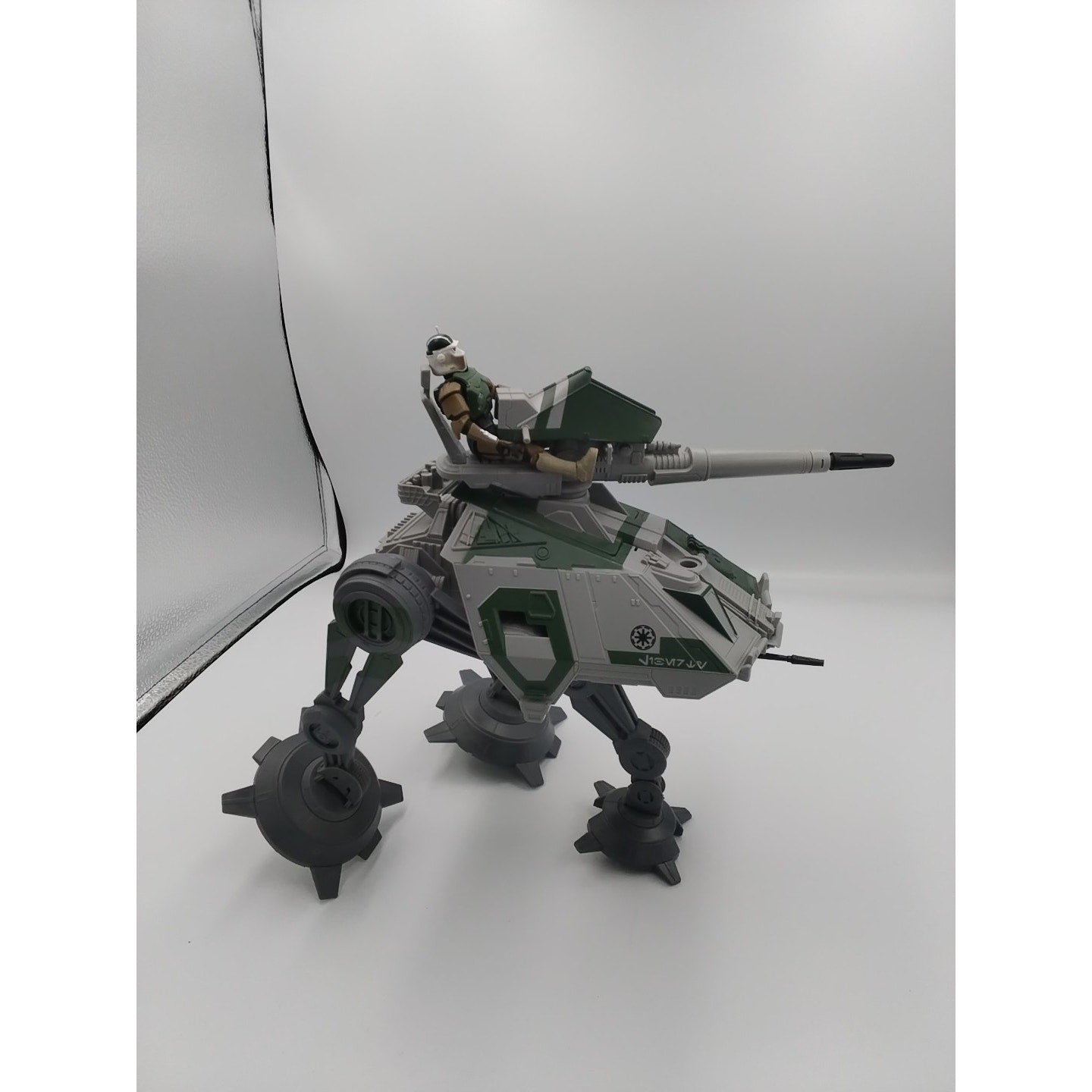 Star wars AT-AP Revenge of the sith vehicle and pilot incomplete